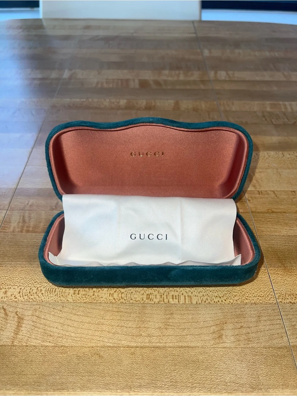 Gucci Women’s Black Aviator Sunglasses in Teal Velvet Case